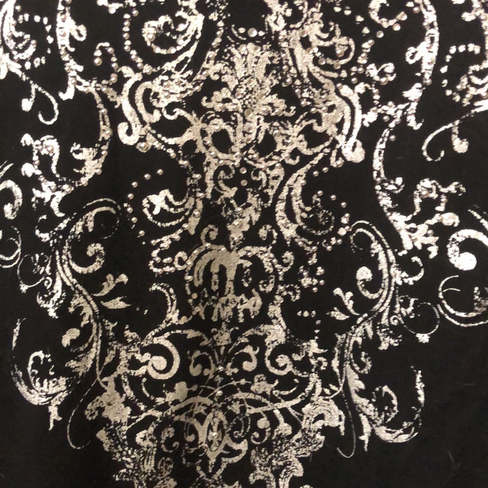 Fun, glitzy top. - Picture 2 of 4